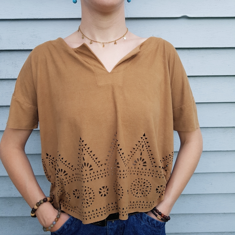 3/$15 TAN SUEDE FEEL TEE ๐ - Picture 1 of 4